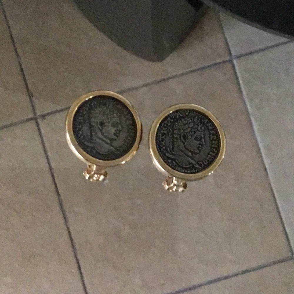 Beautiful earring from Neiman Marcus.